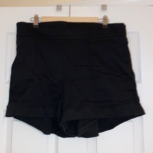Pinup Girl Clothing/Laura Byrnes high waisted shorts in Black